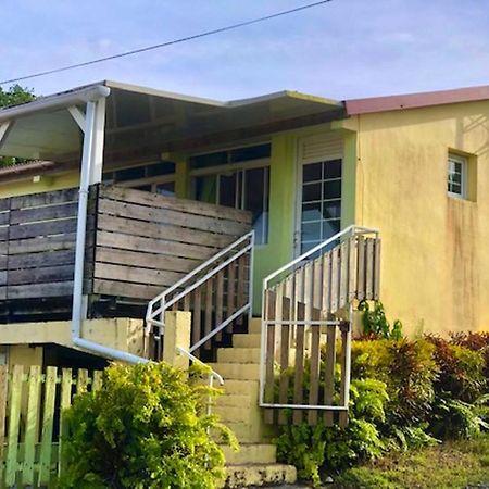 Maison de 2 chambres avec jardin clos et wifi a Riviere Salee a 8 km de la plage Extérieur photo