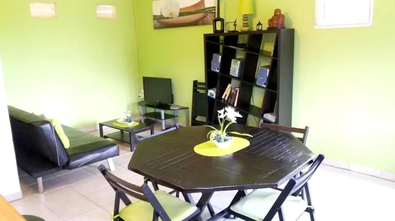 Maison de 2 chambres avec jardin clos et wifi a Riviere Salee a 8 km de la plage Extérieur photo