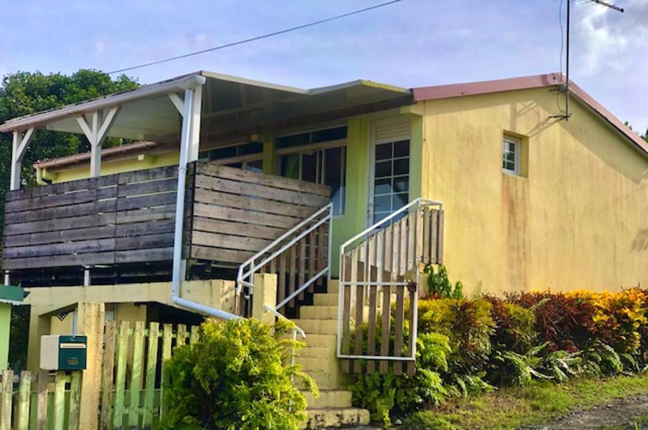 Maison de 2 chambres avec jardin clos et wifi a Riviere Salee a 8 km de la plage Extérieur photo